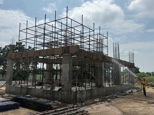 Heavy RCC Columns at Grand Gate