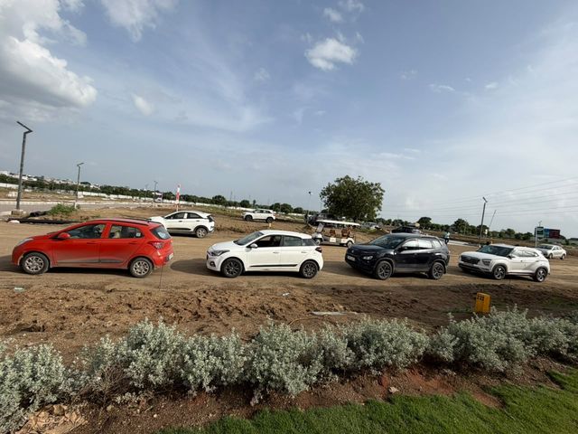 Visitor & Client Cars at Site Experience Zone